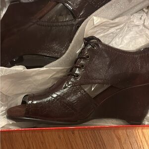 AEROSOLES Dark Brown Peep-Toe Wedges (New) Leather